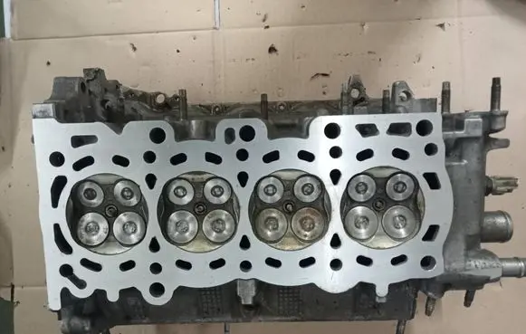 Toyota Yaris Engine head 0000