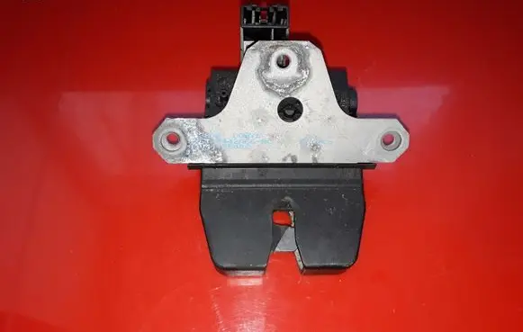 Ford Focus Tailgate/trunk/boot lock/catch/latch 8M5TR442A66AC