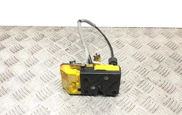 Volvo S60 Front door lock 30699749