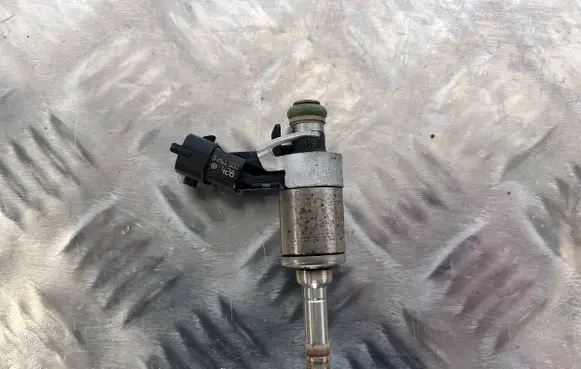 Maserati Levante Fuel injector 0261500