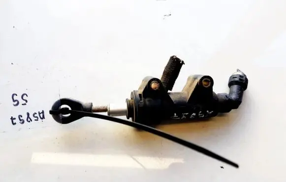 BMW 5 E39 Clutch master cylinder 21521165010 21.52-1165010
