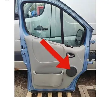 Opel Vivaro Front door speaker cover trim 7700812471