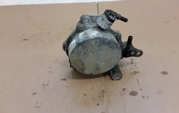 Ford Grand C-MAX Vacuum pump 9673836180 7021390500 11T339