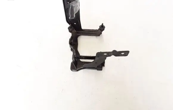 Volvo C70 Power steering pump mounting bracket 