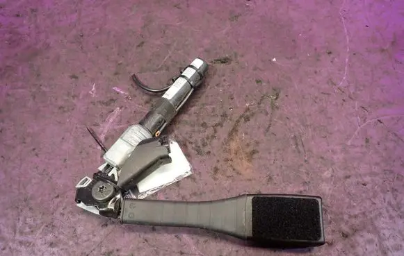 Opel Corsa D Front seatbelt buckle 