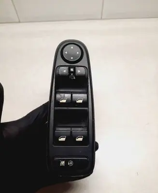 Citroen C4 I Picasso Electric window control switch 96639383ZD