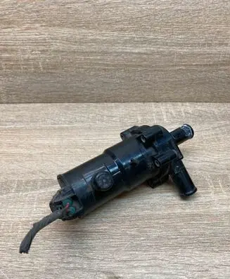 Toyota Prius (XW20) Windscreen/windshield washer pump 0641000951 WITHPLUG