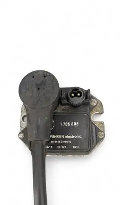 BMW 3 E30 Ignition amplifier control unit 1705608 12141705608