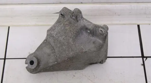 Mercedes-Benz C W204 Engine mounting bracket A2722232104