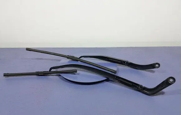 Jeep Grand Cherokee Front wiper blade arm 