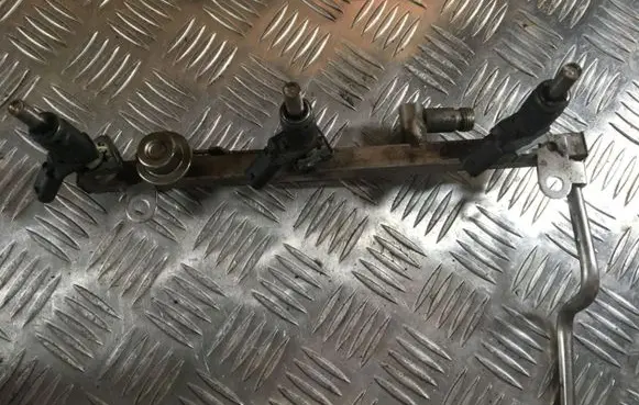 Mercedes-Benz CLS C219 Fuel injector A2720700995 A2720780249 6055A02713
