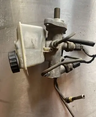 Volvo S60 Master brake cylinder 8646008 8646006