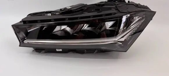 Skoda Superb B9 Headlight/headlamp 3P1941015