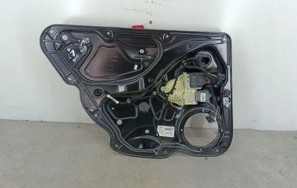 Volkswagen PASSAT B7 Rear door window regulator with motor 