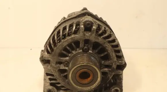 Opel Movano B Generator/alternator 231008137R