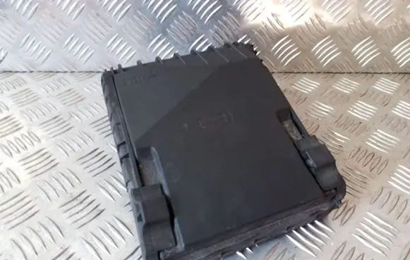 Volkswagen Sharan Fuse box cover 1K0937132F