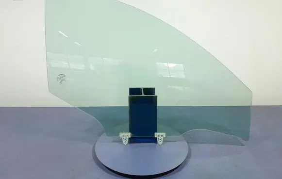 Nissan Qashqai Front door window glass four-door