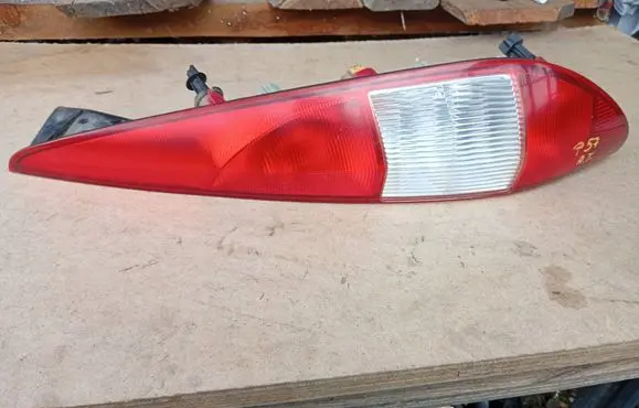 Ford Mondeo Mk III Rear/tail lights 123332