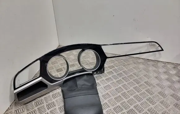 Volkswagen Touran III Dashboard trim 5TB858415A