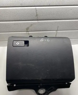 Volkswagen PASSAT B6 Glove box 3C1857101