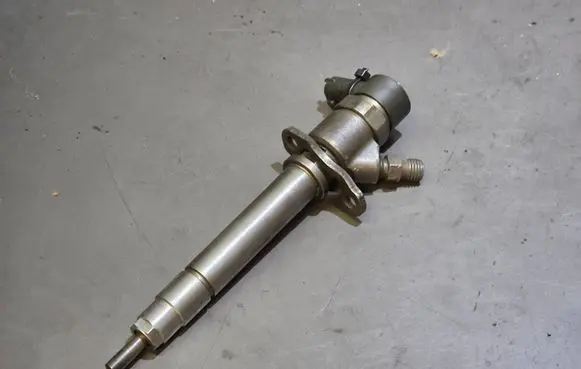 Volvo XC70 Fuel injector 8658352 0445110078
