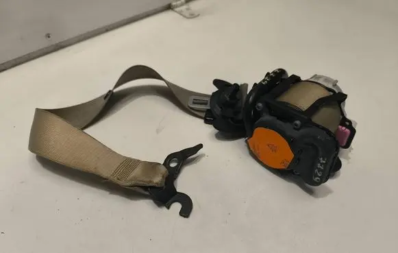 BMW X3 F25 Front seatbelt S1725843305 11B0904P0207