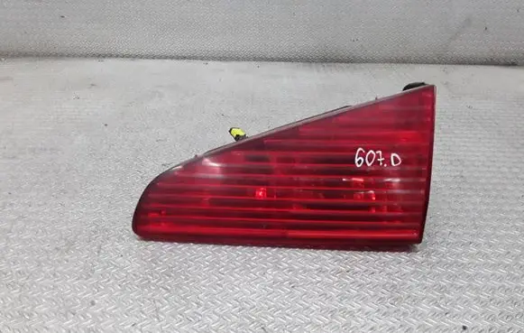 Peugeot 607 Tailgate rear/tail lights
