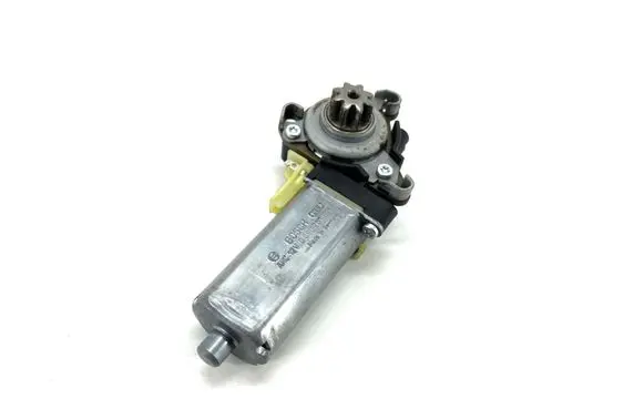 Mercedes-Benz C W204 Seat adjustment motor 0390203002 820418984