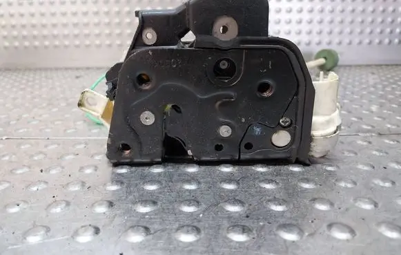 Audi A6 S6 C6 4F Front door lock S26372392 4F1837015G