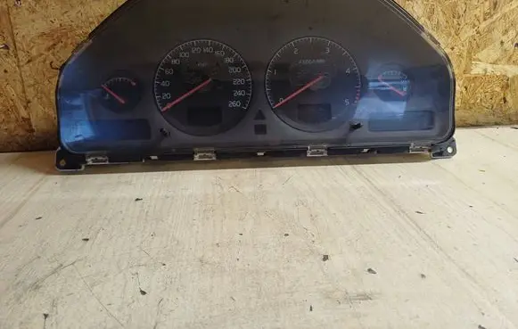 Volvo V70 Speedometer (instrument cluster) 9459821 69294580T 9499671