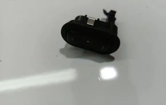 Opel Zafira A Electric window control switch 13353100