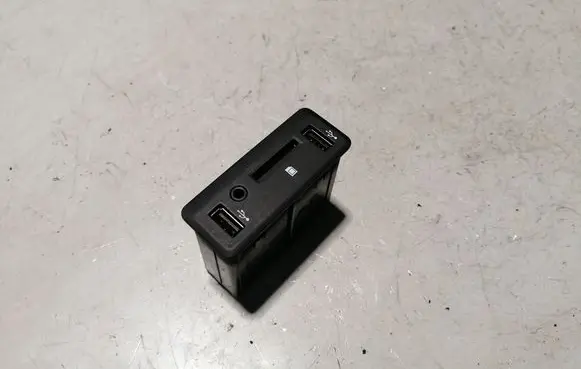 Renault Talisman USB socket connector 280237081R