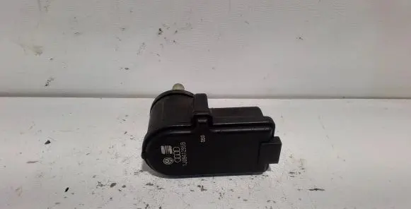 Headlight level adjustment motor