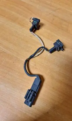 Opel Astra H Plug wire 09443252