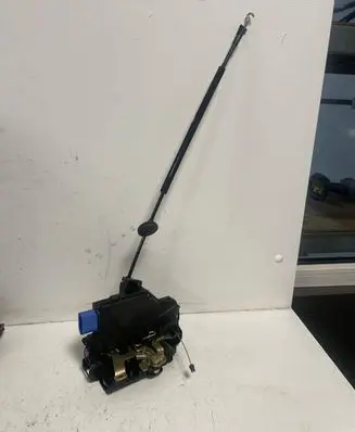 Volkswagen Golf V Front door lock 601001038421P PA6630BGF