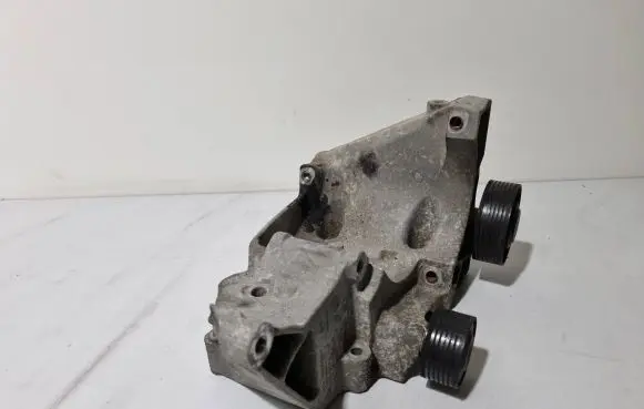 BMW 1 E82 E88 Generator/alternator bracket 7802639 11167802639 780263902