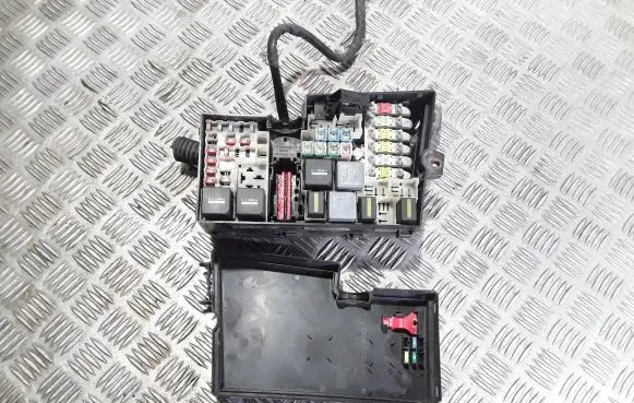 Ford Focus Fuse box set 3M5T14067BC 3M5T14A076AC