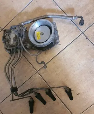 Audi 80 90 B3 Fuel distributor 026133353D 0438121070 0438101035