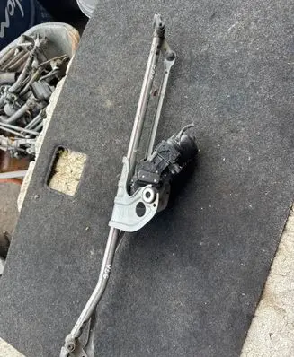 Mini One - Cooper Clubman R55 Front wiper linkage and motor 