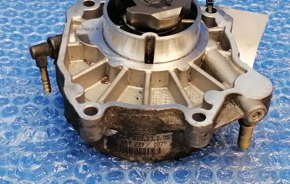 Opel Insignia A Vacuum pump 55205446