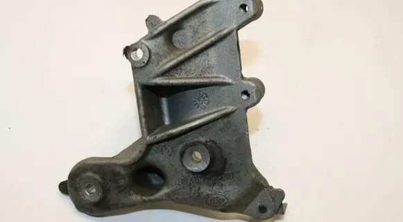 Volvo V50 Engine mounting bracket 9648584680