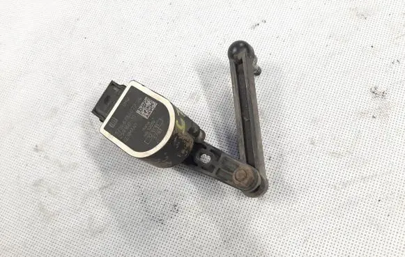 Headlight/headlamp level sensor