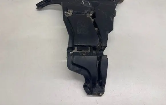 Volvo S60 Front bumper mounting bracket 08693181