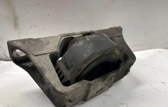 Ford Focus Engine mount bracket 92822316T1