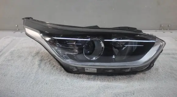 KIA Ceed Headlight/headlamp 92102J7050 RJ05RH05 031020180132