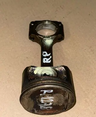 Nissan Note (E11) Piston with connecting rod