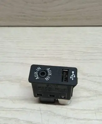 BMW 5 F10 F11 USB socket connector 9237654