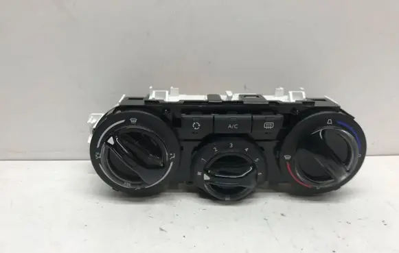 Peugeot 208 Climate control unit