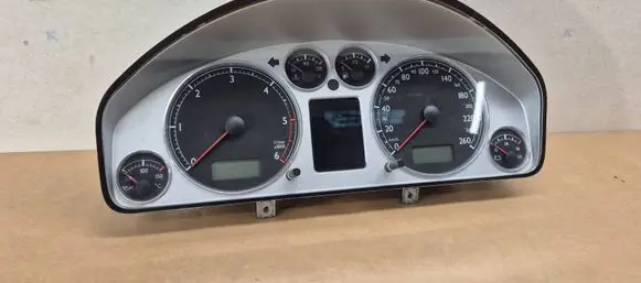Volkswagen Sharan Speedometer (instrument cluster) 7M3920840Q