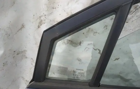 Toyota Corolla Verso AR10 Front door vent window glass four-door 
